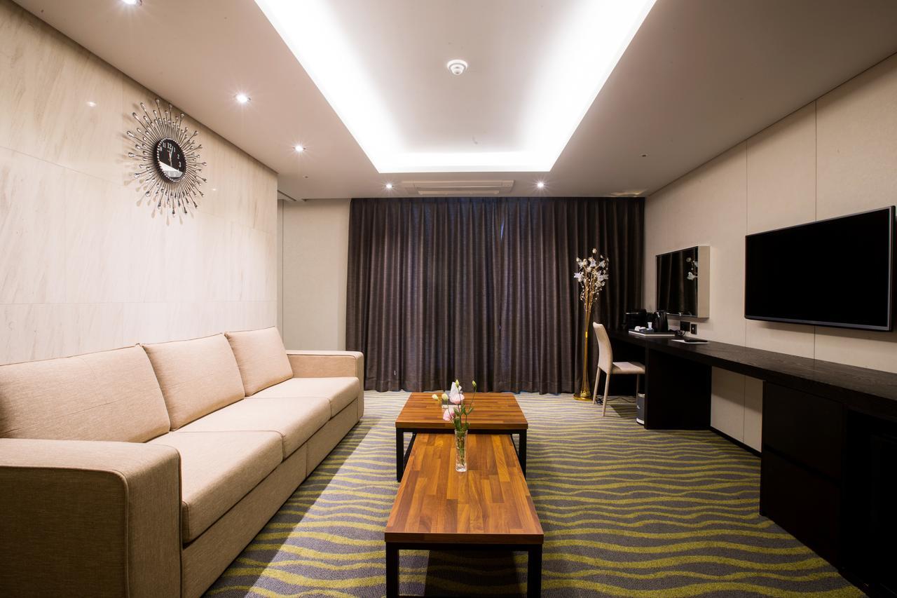 Gloucester Hotel Jeju Dış mekan fotoğraf