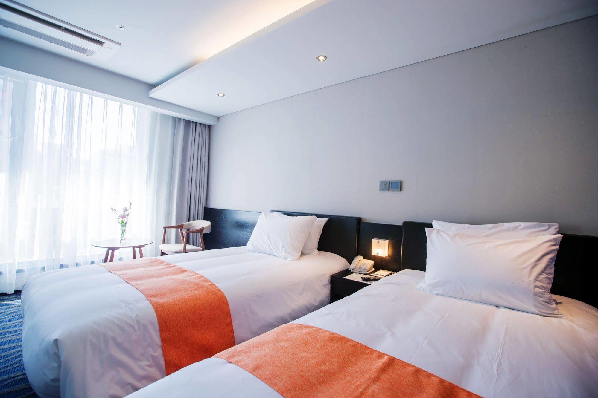 Gloucester Hotel Jeju Dış mekan fotoğraf