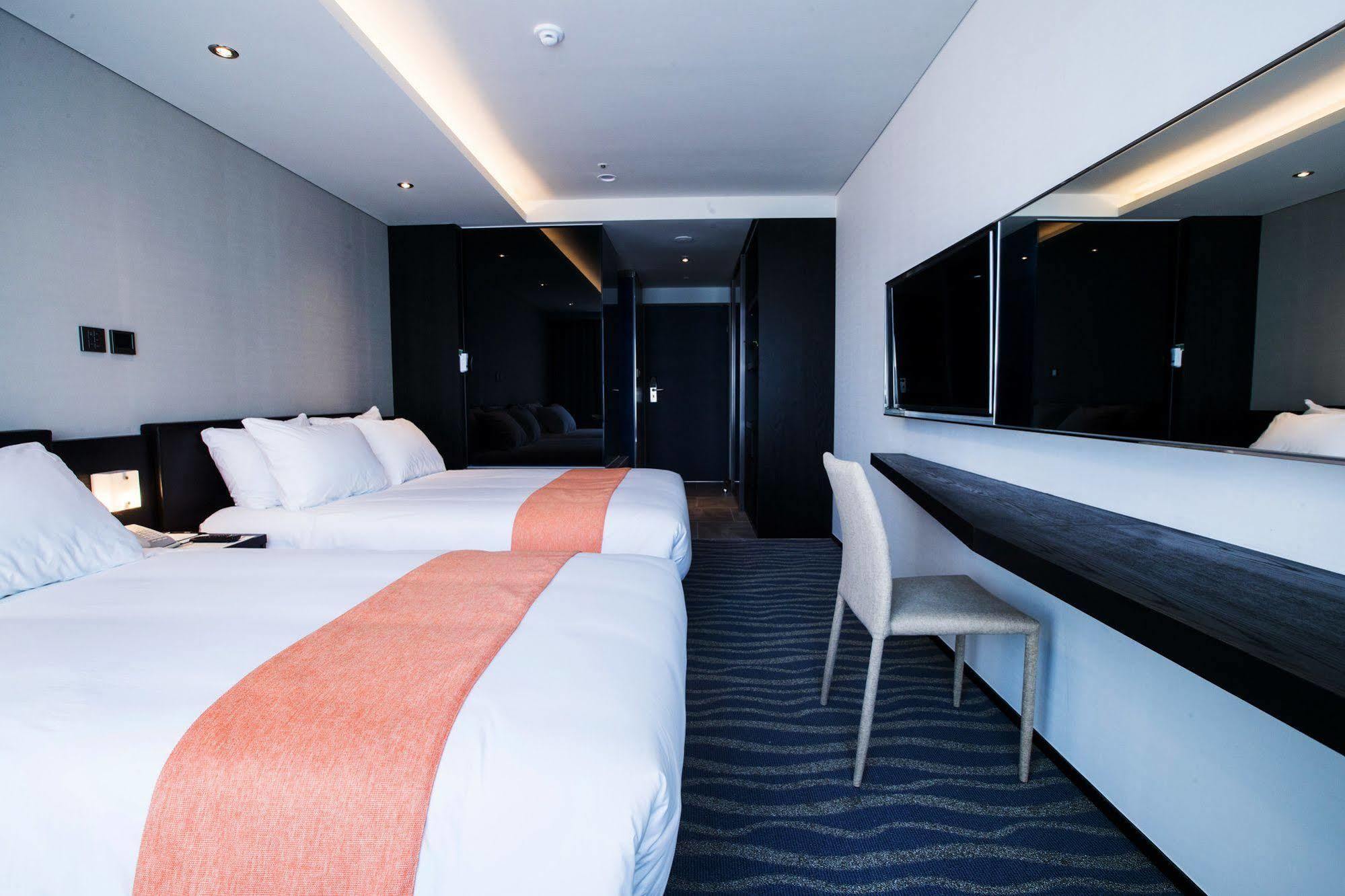 Gloucester Hotel Jeju Dış mekan fotoğraf